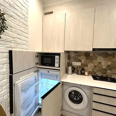 Modern Apartment, 100M To Opera Lviv Bagian luar foto